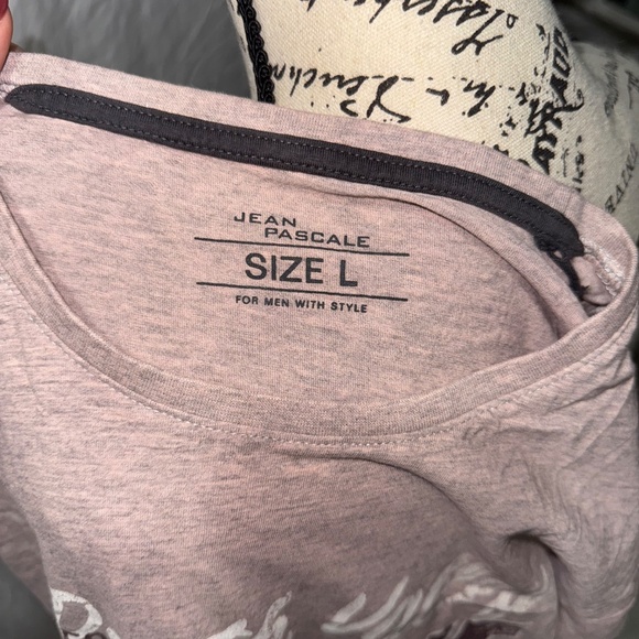 T-Shirt - Picture 2 of 4